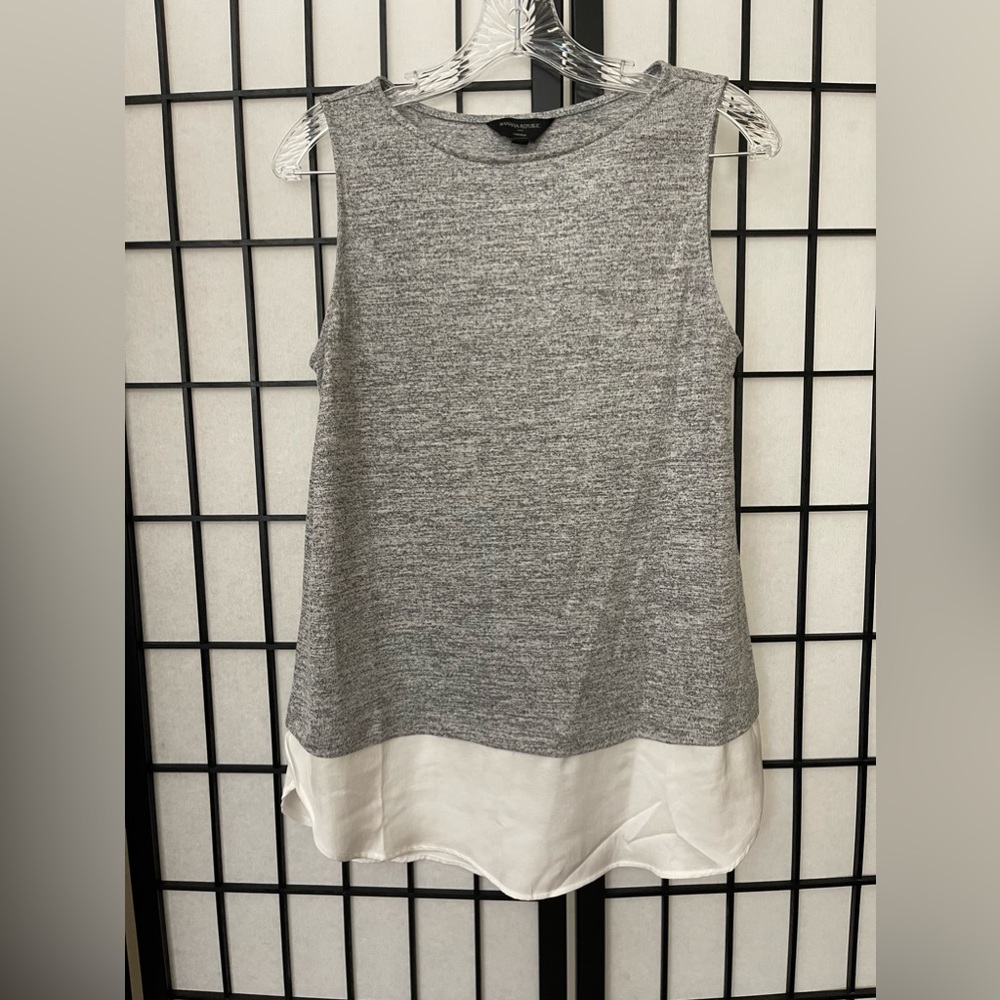 Banana Republic Light Weight Sleeveless Seeater Small